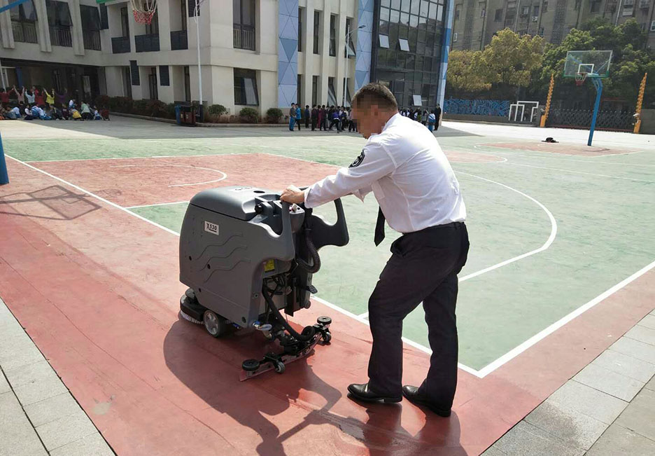江西大型清潔設(shè)備多功能洗地機(jī)和電動(dòng)<a href=http://yuchu777.com target=_blank class=infotextkey>掃地車(chē)生產(chǎn)廠</a>